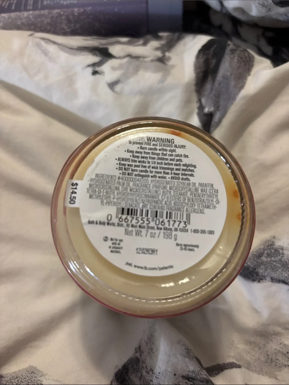 Bath & Body Works scented candle